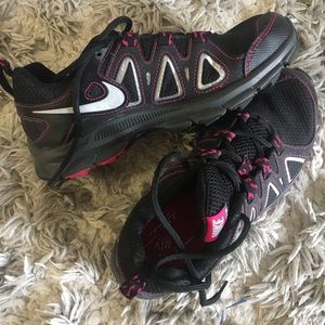 Nike Air Alvord 10 Womens Athletic Trail Shoes